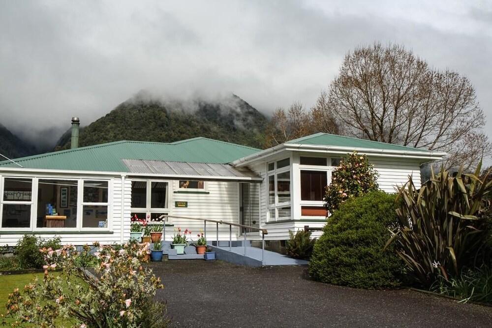 Rainforest Motel Ледник Фокса Экстерьер фото